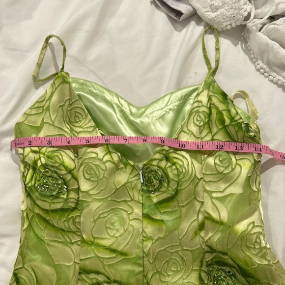 Y2K flowy formal dress - Picture 5 of 11